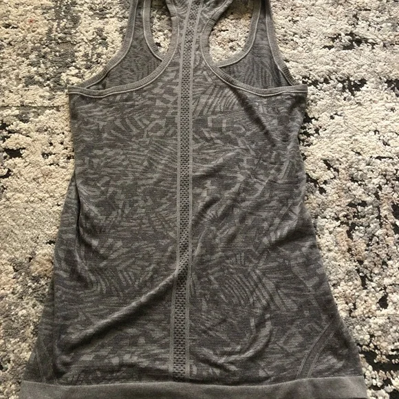 Lululemon swiftly tank - Picture 4 of 5